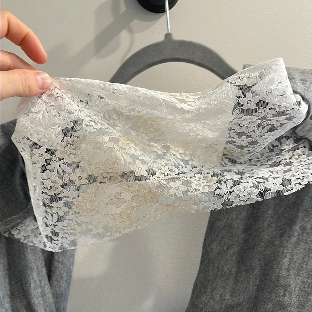 Unbranded Neck scarf with lace detailing in front of